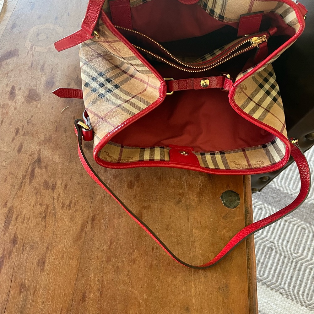 Burberry - Picture 3 of 6